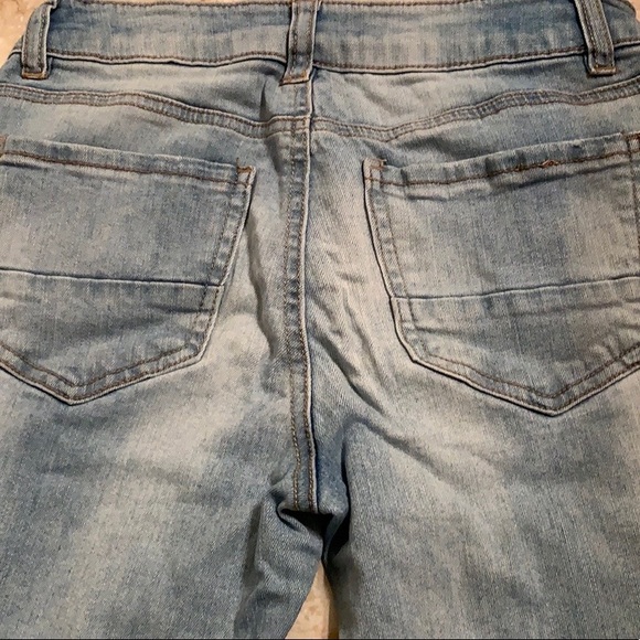 Refuge Juniors Size 0 Distressed Jeans - Picture 2 of 6